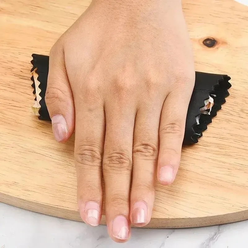 Sbucciatore d'Aglio in Silicon - Kitchen Gadgets Youtube recensione e prezzo